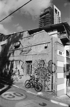 Street Art Tel Aviv, Nikon F100, Kodak Tri-X 400 @ 800, Rodinal